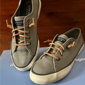 Sperry Women Gray Canvas Sneakers with Tan Laces.